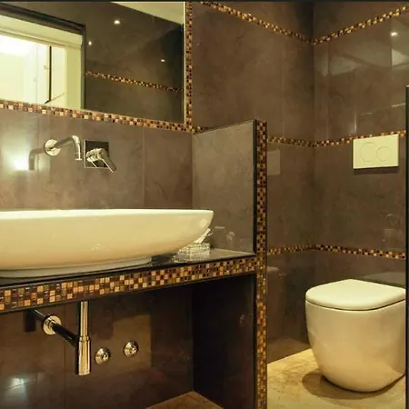 Via Veneto 107 * روما